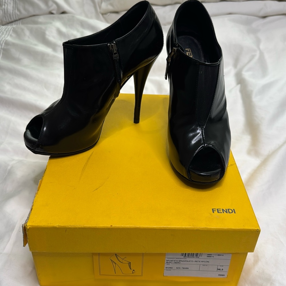 Fendi Spuntata bootie-black patent leather size 38.5
